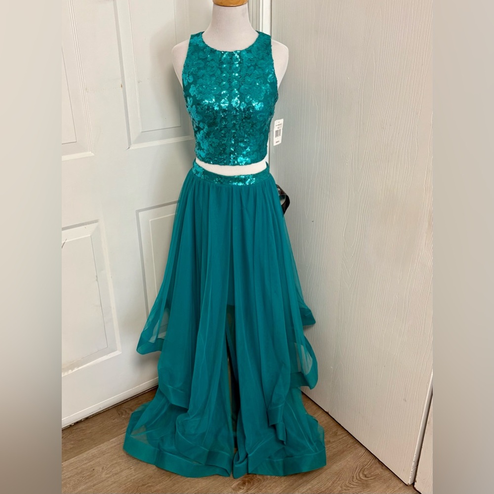 City Triangles 2 Piece Gown Prom Formal Vintage C2